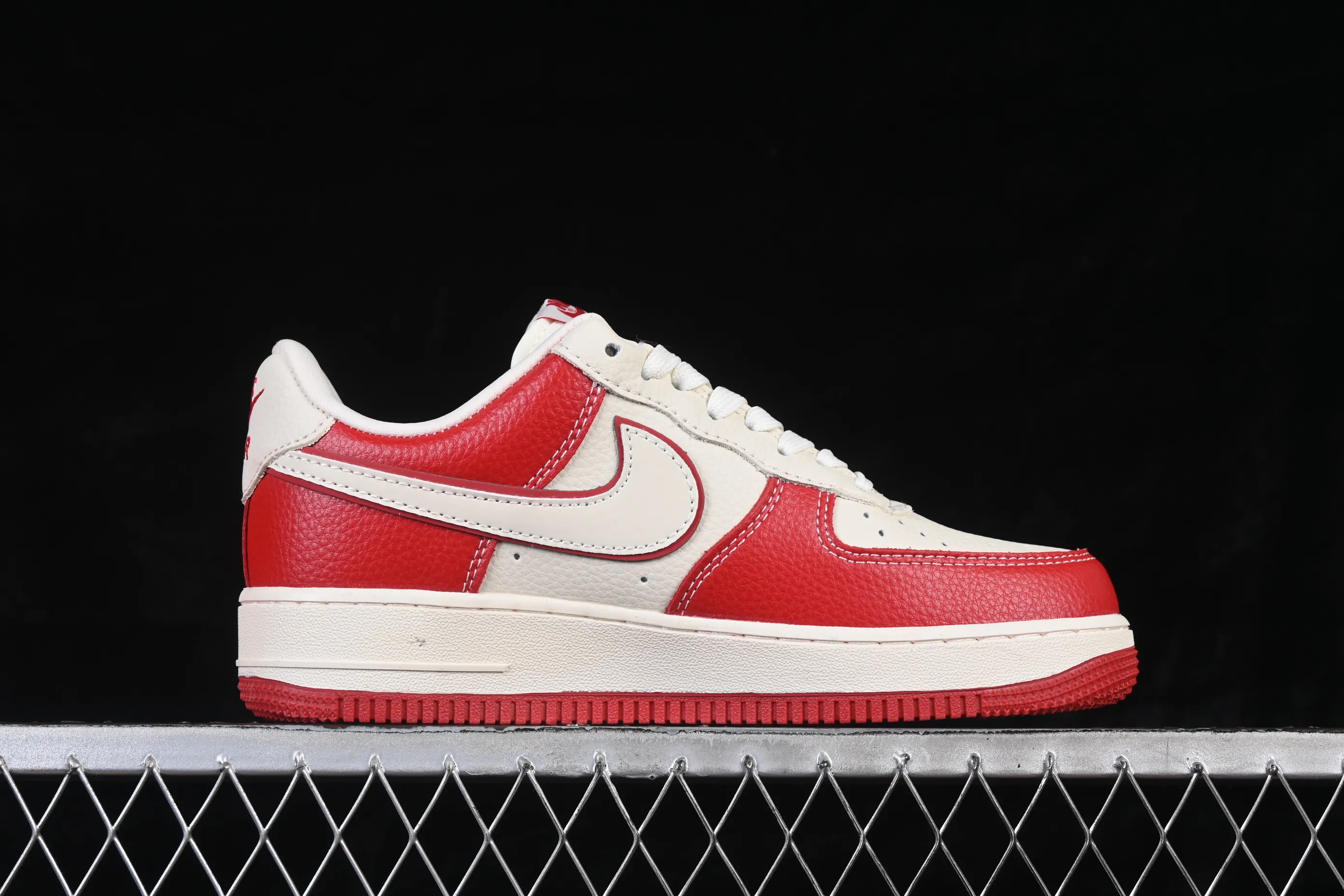 All categories Nk Air Force 1 Air Force series Nk Air Force 1 Low Air Force low top Nike Air Force 1'07 Low Year of the Horse joint name Lit pattern red horse Air Force 1 low top casual sneakers XL1979-134